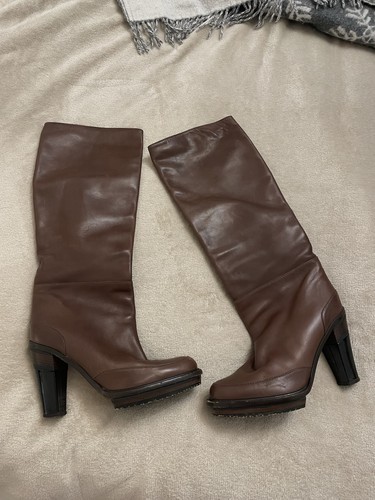 Brown knee hight - boots,